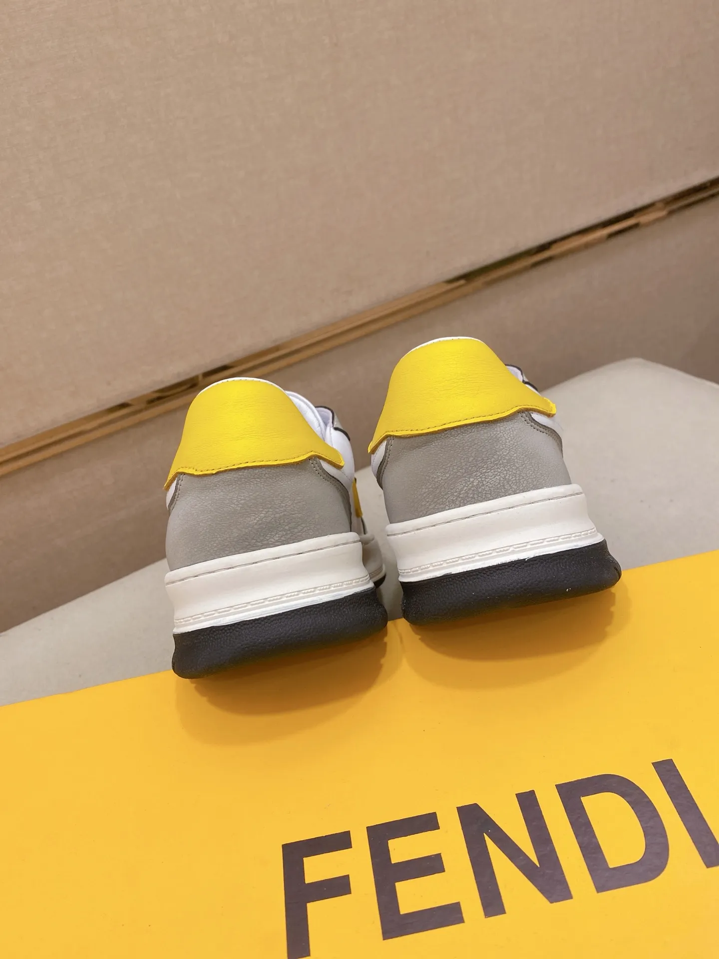 Factory price 380💰 (fendi) New style 👊🏻 upper 🇮🇹 imported cowhide fabric 🇩🇪 lining imported sheepskin lining. The original outsole is molded to highlight the identity of every man, and the upper foot is elegant and stable🚶🏻🚶🏻The high-end custom counters reproduce the original version📯No matter the wind or rain, the shoe last remains unchanged and can withstand the verification of time🔍️,🔵 Size: 38-44